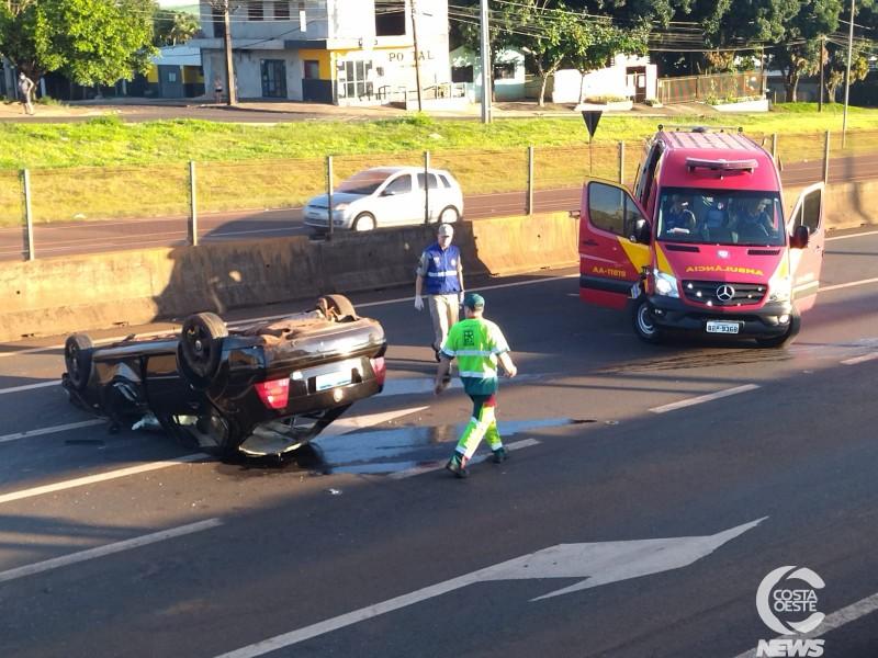 Carro Ocupado Por Tr S Pessoas Capota Na Br Adolescente De Anos