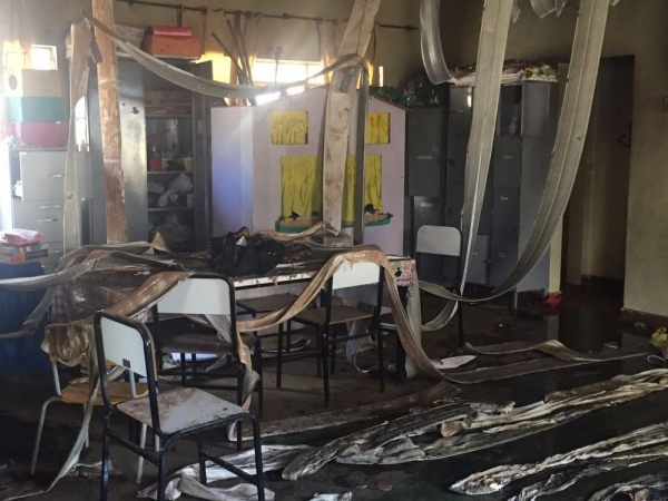 Interior da creche de Janaúba que foi incendiada nesta quinta (5) (Foto: Natália Jael/Inter TV Grande Minas)