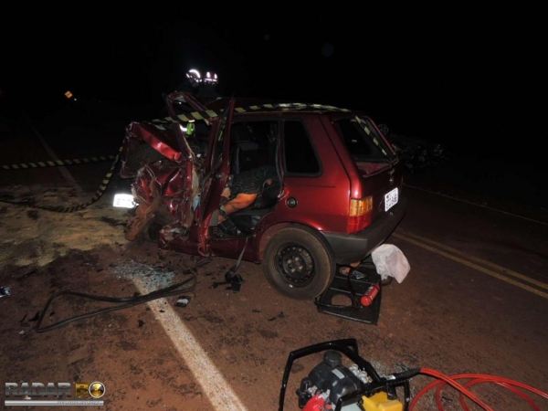 Duas pessoas morreram neste trágico acidente (Foto: Radar B.O.)
