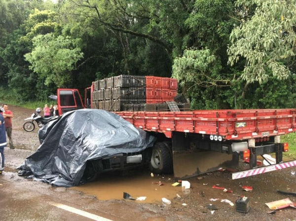 Sogro morreu em um acidente entre carro e caminhão na PR-466, em Pitanga (Foto: Divulgação/PRE)