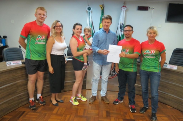 Nilson Hachmann e integrantes da AcorreRondon. (Foto: Assessoria)