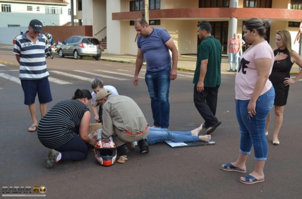 A motociclista foi levada ao Hospital Bom Jesus com ferimentos graves. (Foto: Radar B.O.)