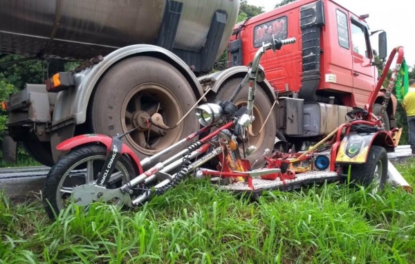 O homem, de 46 anos, e o filho, de 16 anos, seguiam com direção a Arapoti, (Foto: Massa News)