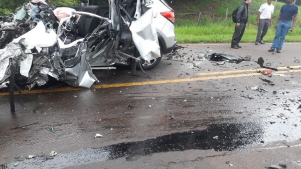 O homem morto foi identificado como Douglas Henrique, morador de Dois Vizinhos.(Foto:Nilton Moreira) 