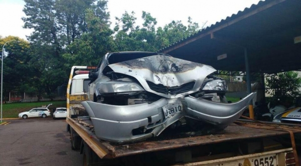  Chevrolet Astra pegou fogo e ficou destruído. (Foto: Massa News)