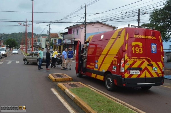 A moto acabou atingindo o Uno> (Foto: Radar B.O.)