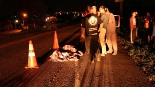 O homem não resistiu aos ferimentos e morreu no local.(Foto: Blog Jonei Farias)