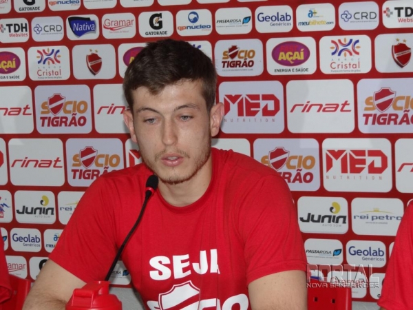 O goleiro já treina com os atletas. (Foto: Portal730)