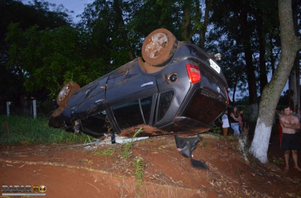 Os quatro ocupantes foram socorridos. (Foto: Radar B.O.)