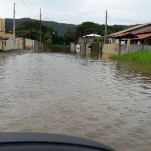 Rua alagada em Penha após fortes chuvas (Foto: Prefeitura de Penha/Divulgação)
