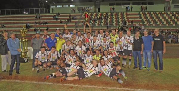 Equipe do Corinthias, campeã da Série Ouro (Foto Joni Lang)