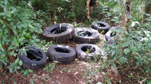 No total foram apreendidos 16 pneus . (Foto: Assessoria)