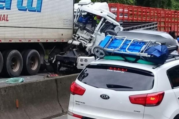 Uma pessoa ficou ferida no acidente (Foto: Divulgação )