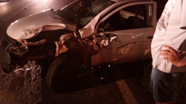 A batida envolveu um veículo Courier e uma Saveiro. (Foto: Divulgação)