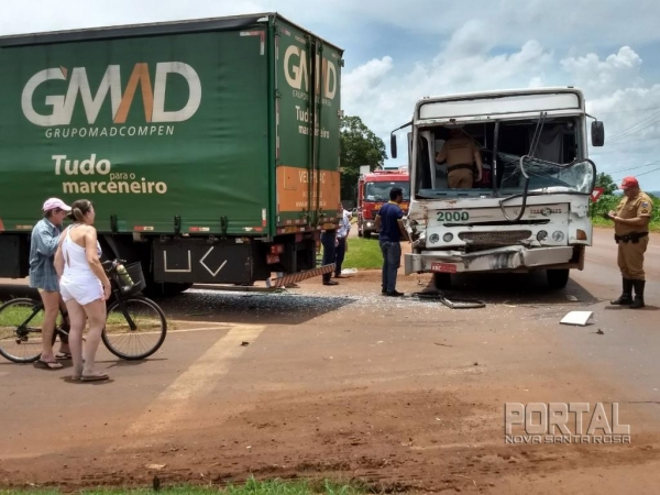 No acidente 20 pessoas ficaram com ferimentos leves. (Foto: PRE)