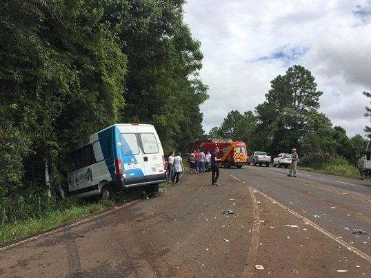 Na Van viajavam cinco pacientes, dois acompanhantes e o motorista.(Foto:PP News)