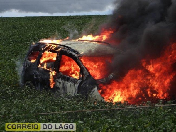O condutor teve ferimentos moderados. (Foto: Correio do lago)