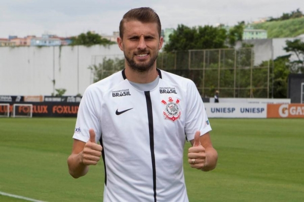 Henrique é o novo camisa 3 do Corinthians (Foto: Daniel Augusto Jr/Ag. Corinthians )