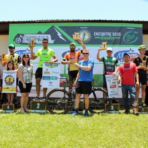 Momento da entrega da premiação. (Foto: Portal Nova Santa Rosa)