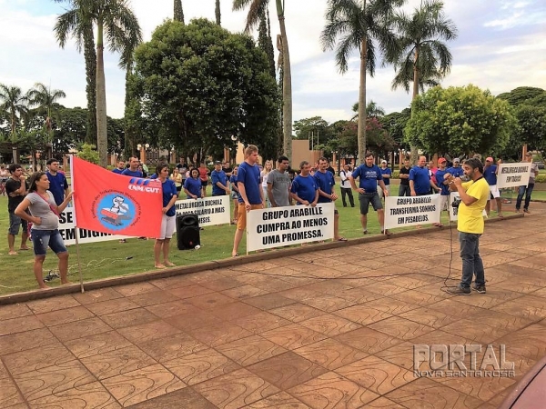 O protesto durou cerca de uma hora. (Foto: Portal Nova Santa Rosa)