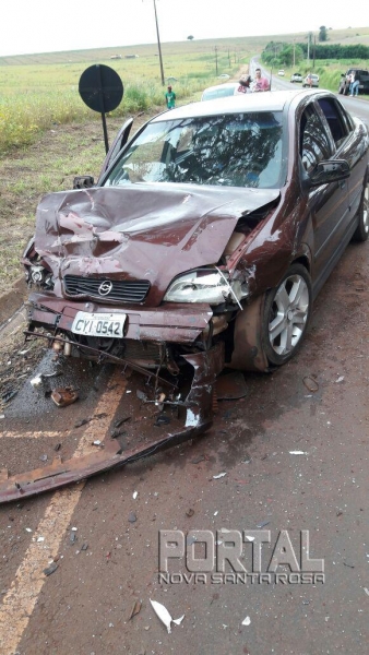 Os dois veículos tiveram perda de grande monta. (Foto: Divulgação)