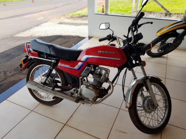 A moto havia sido furtada em Guaíra. (Foto: PRE)