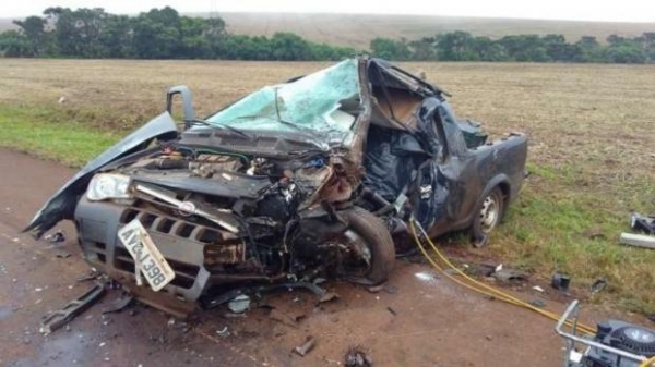 Mulher de 52 anos morre em acidente com três veículos entre Toledo e São Pedro do Iguaçu (Foto: CATVE )