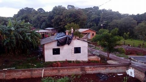 O número de casas atingidas será levantada pela Defesa Civil municipal. (Foto: Impacto Cidade)