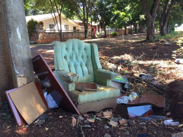 Moradores reclamam do abandono da prefeitura no bairro. (Foto: Portal Nova Santa Rosa)