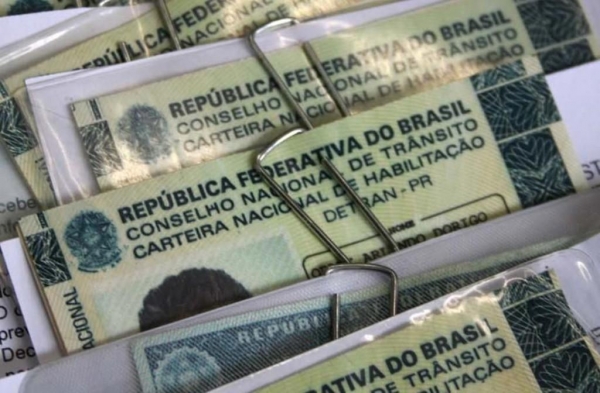 Câmara aprova suspensão de CNH para motoristas envolvidos em contrabando (Foto: Ilustração/Gazeta do Povo)