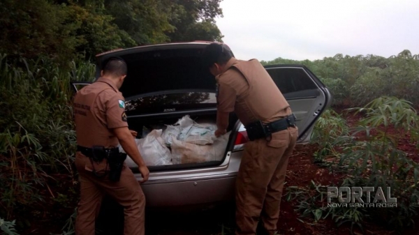 Durante a operação um veículo de luxo carregado com inseticidas do Paraguai foi apreendido. (Foto: PM)