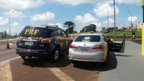 O veículo portava placas falsas. (Foto: PRF)