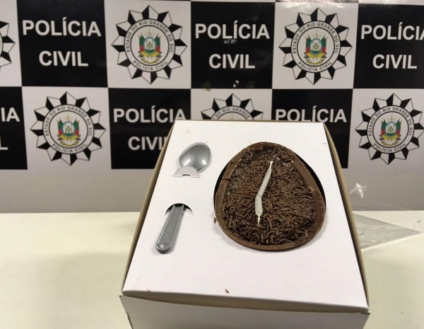 Para a clientela, considerada VIP, cigarros de maconha já preparados para o consumo . Foto: Polícia Civil)