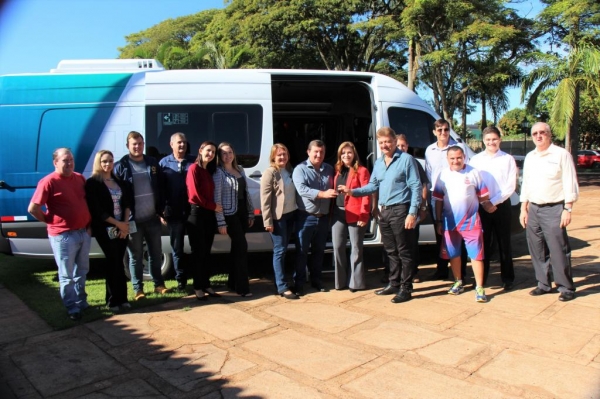 A entrega aconteceu no Paço Municipal. (Foto Portal Nova Santa Rosa)