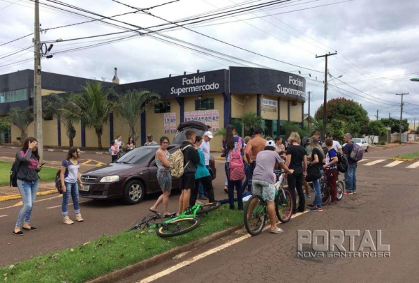 Socorristas dos Bombeiros atenderam a ocorrência. (Foto: Leitor)