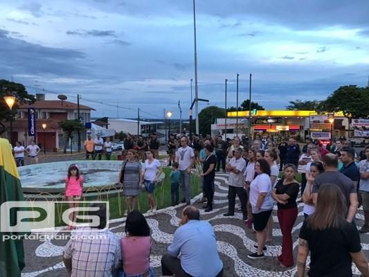 O objetivo da mobilização foi mostrar o apoio da comunidade aos trabalhos realizados pelos policiais na cidade.(Foto: Portal Guaíra)