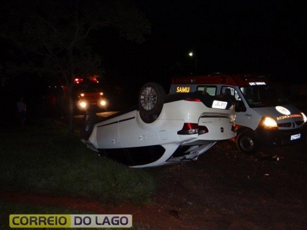 A condutora do Siena foi socorrida e conduzida para pronto atendimento Municipal .(Foto: Correio do Lago)