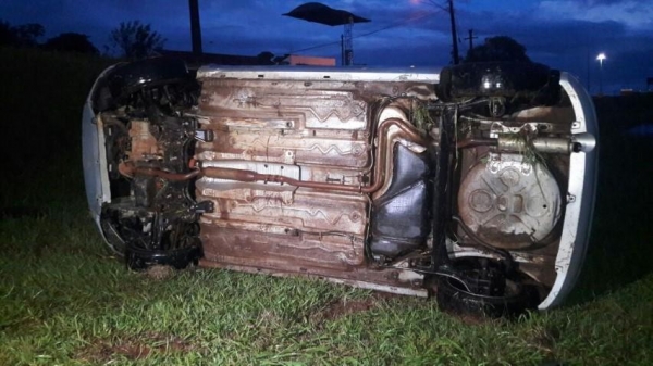 Ninguém foi localizado junto do veículo. (Foto: CGN)