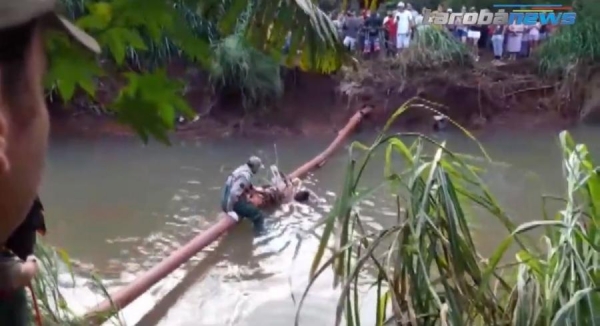 Corpo de homem é encontrado preso a cano em Foz do Iguaçu (Foto: Tarobá News )