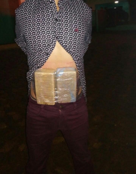 Apreendidos aproximadamente 510 gramas de cocaína e 2,030 kg de crack. (Foto: BPFron)