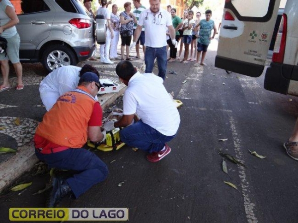 A condutora da moto teve ferimentos graves. (Foto: Correio do Lago)