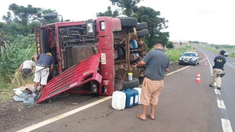 O veículo parou no acostamento da pista e o trânsito não precisou ser interrompido. (Foto:PRF)