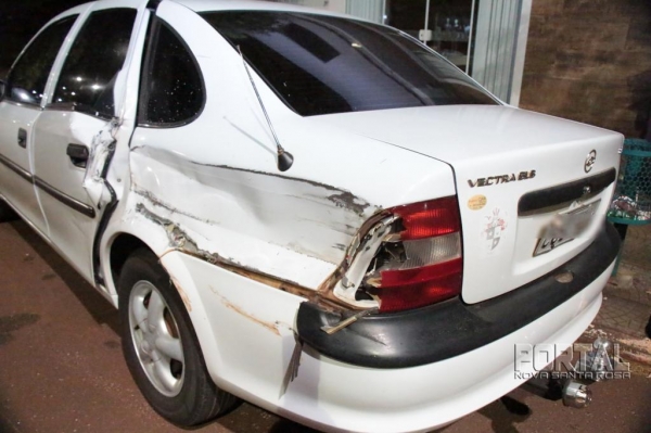 A lateral do veículo ficou bastante danificada. (Foto: Portal Nova Santa Rosa)