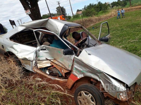 Três pessoas se feriram, uma estado grave . (Foto: Colaborador)