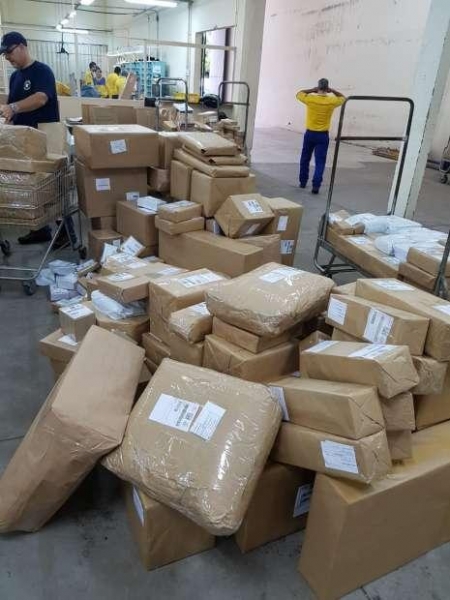 Os agentes contataram que 300 quilos de agrotóxicos. (Foto: Receita Federal)