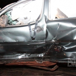 A Doblo teve a lateral destruída. (Foto: Portal Nova Santa Rosa)