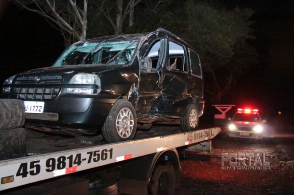 A Doblo teve a lateral destruída. (Foto: Portal Nova Santa Rosa)