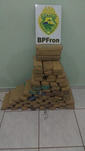 No veículo foi constatado que havia cerca de 56 kg de maconha. (Foto: Assessoria)