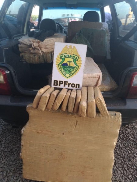 Veículo com placa de Marechal Rondon é apreendido com mais de 216 kg de maconha em Pato Bragado (Foto: BPFron/Divulgação )