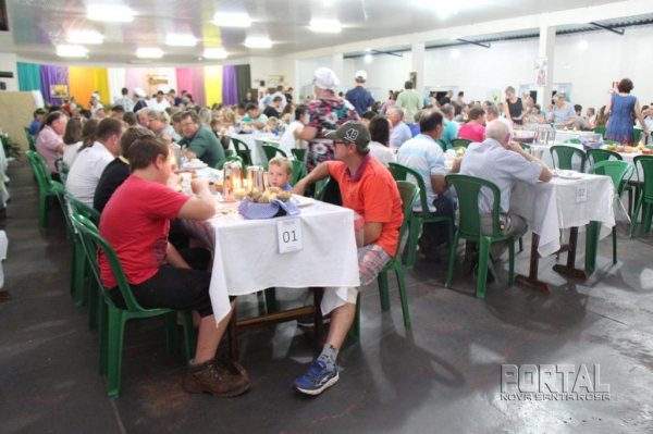 Foi sucesso a primeira noite do Café Colonial. (Foto: Scheila Kunzler/Portal Nova Santa Rosa)